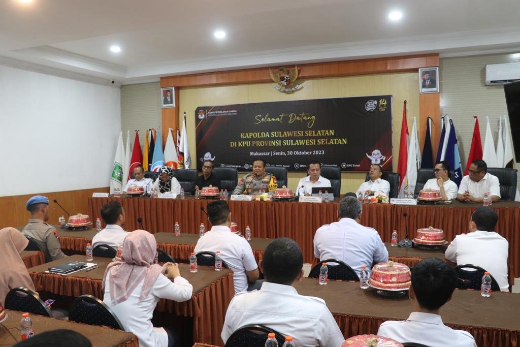 Kapolda Sulsel Berkunjung Ke KPU Sulsel dan Cek Gudang Surat Suara KPU di KIMA