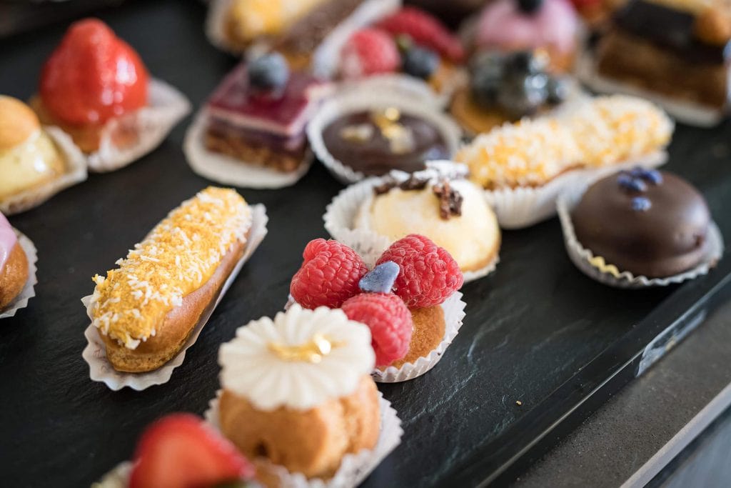 Finger food in the Ralf Schmitz apartment showroom kitchen