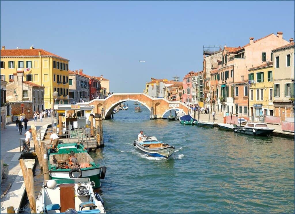 Ponte dei Tre Archi, Venice, Italy