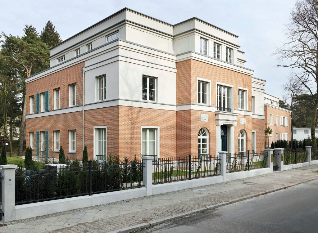 Townhouses at Leo-Blech-Platz seen from the street