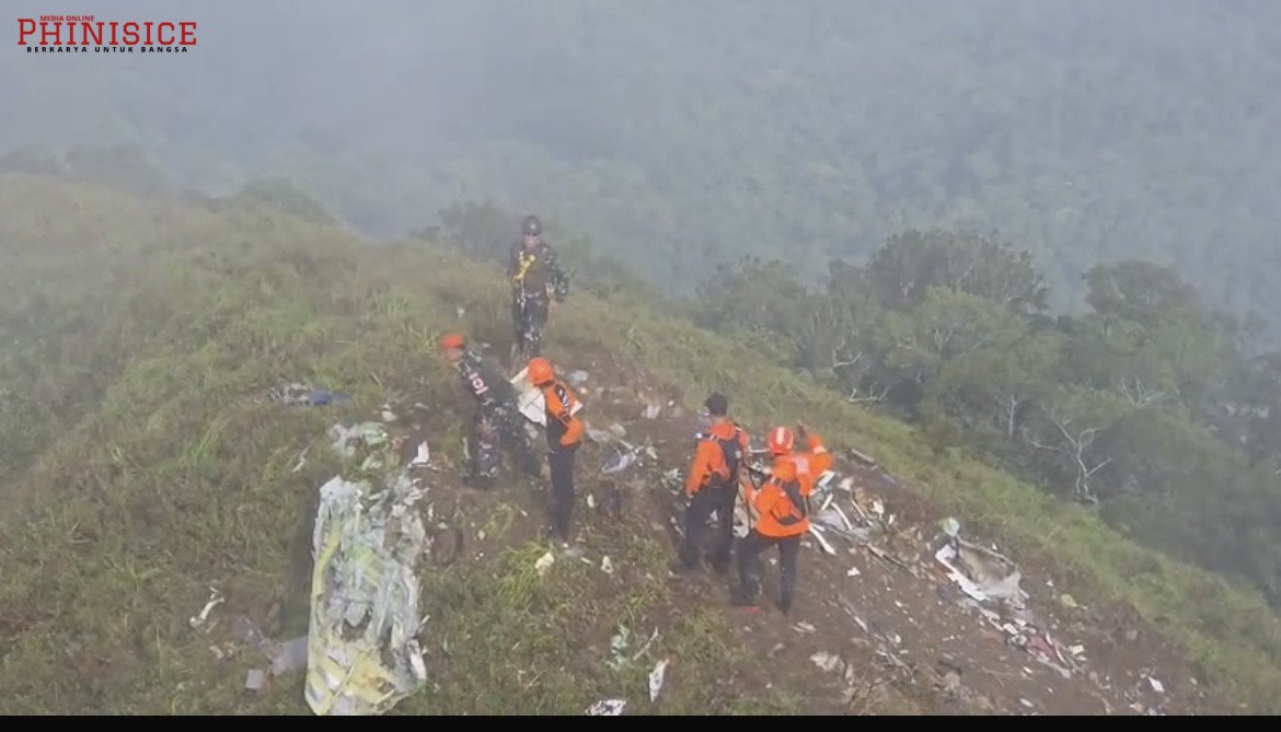 BREAKING NEWS: Tim SAR Temukan Serpihan Pesawat di Wilayah Sulsel