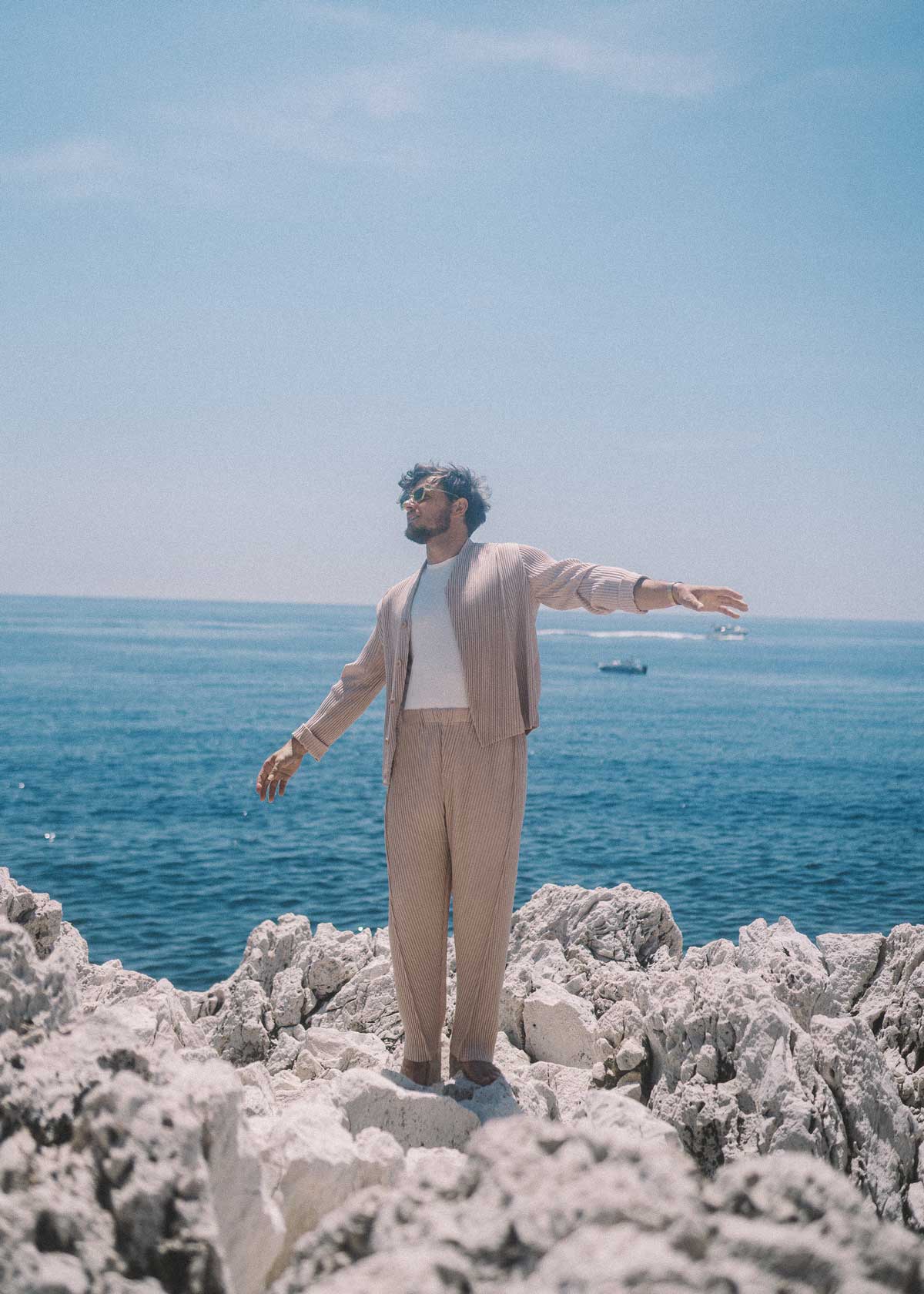 La French Touch s'embrase à nouveau avec "With You" de Møme et Izzy Bizu
