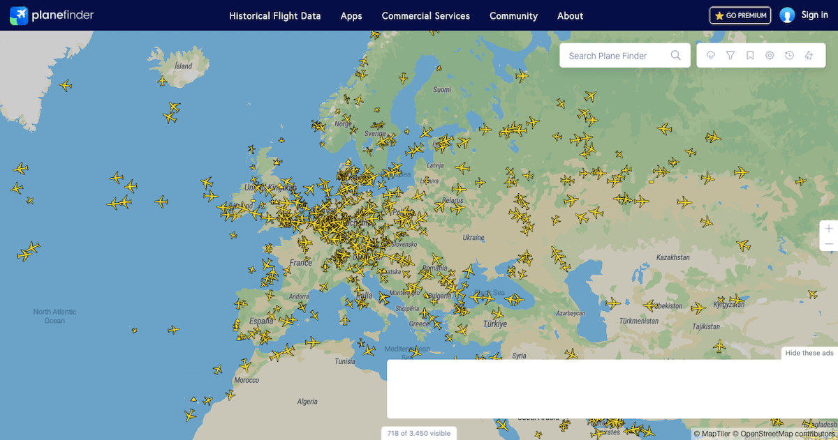 A map section of the flight radar provider "Plane Finder".