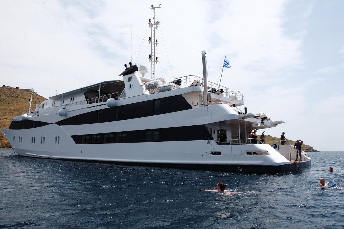 Rent Harmony V and ultimate private yacht al mare adventure for your family and friends around the Greek Islands.