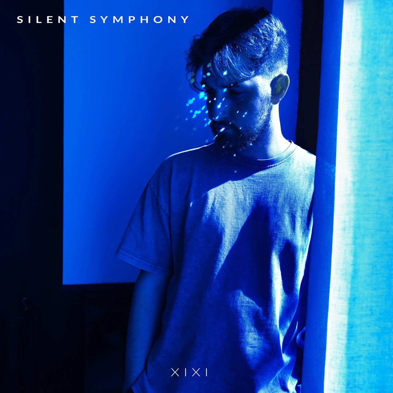 Xixi dévoile Silent Symphony, un moment suspendu