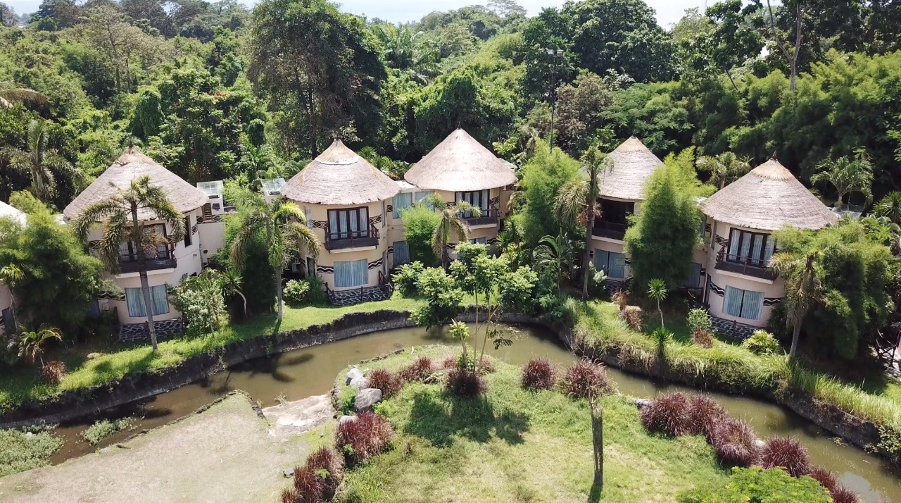 Enkaji, a unique bulding in Mara River Safari Lodge