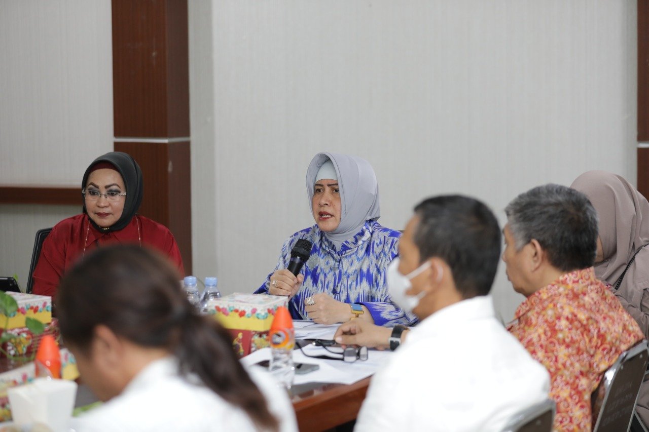 Pimpin Rapat Bahas Penataan