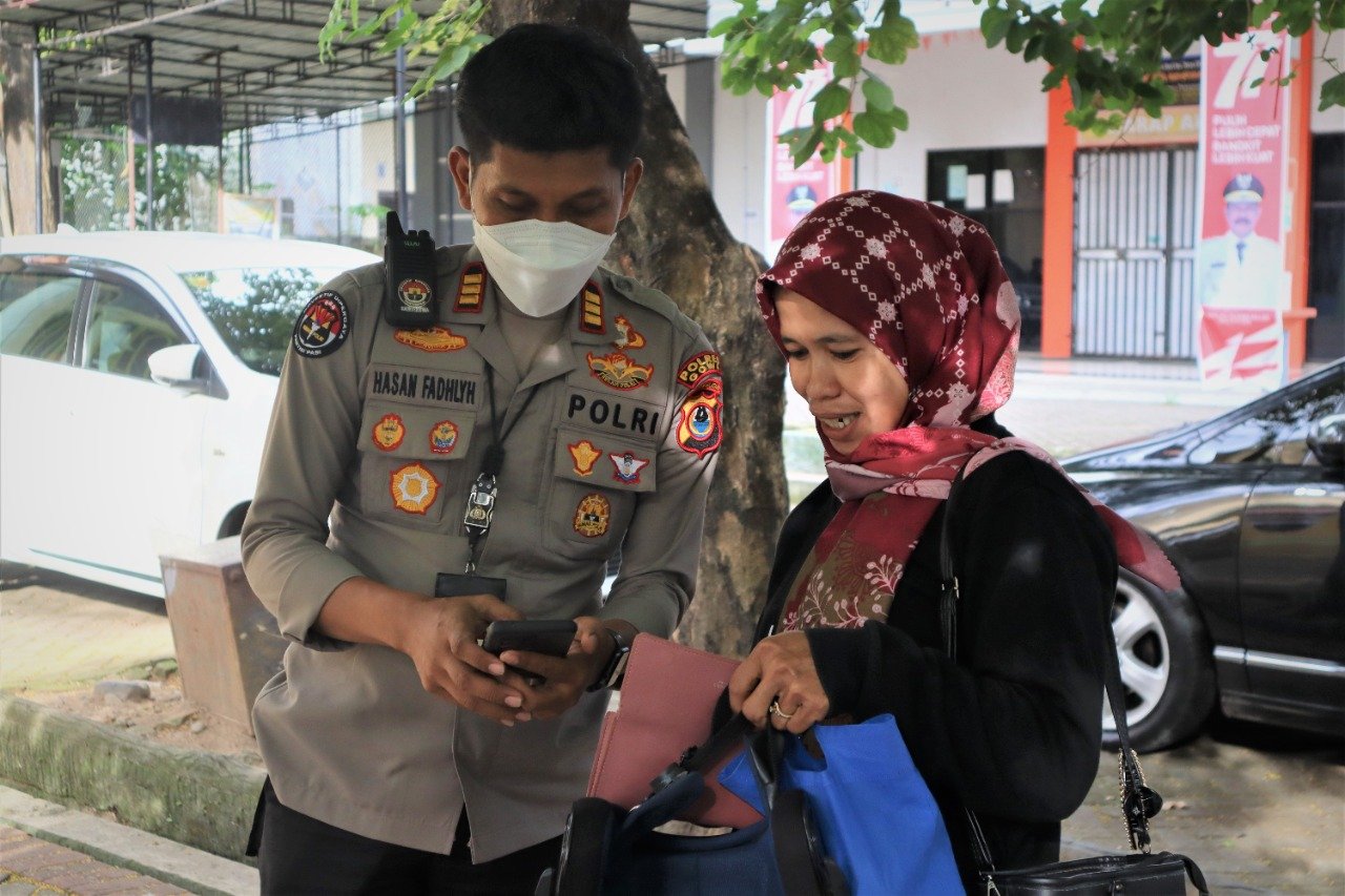 Sopir Angkot Temukan Dompet