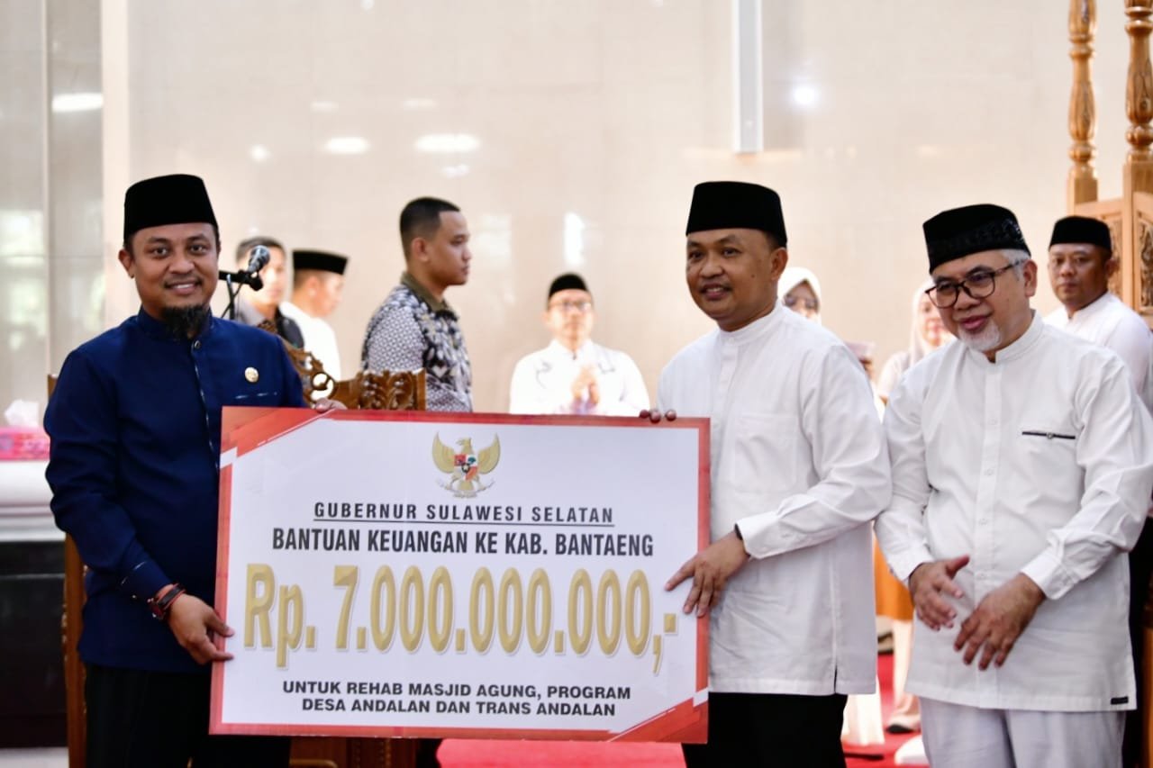 Gubernur Sulsel Kembali Gelontorkan Rp 7 Miliar Bantuan Keuangan untuk Bantaeng