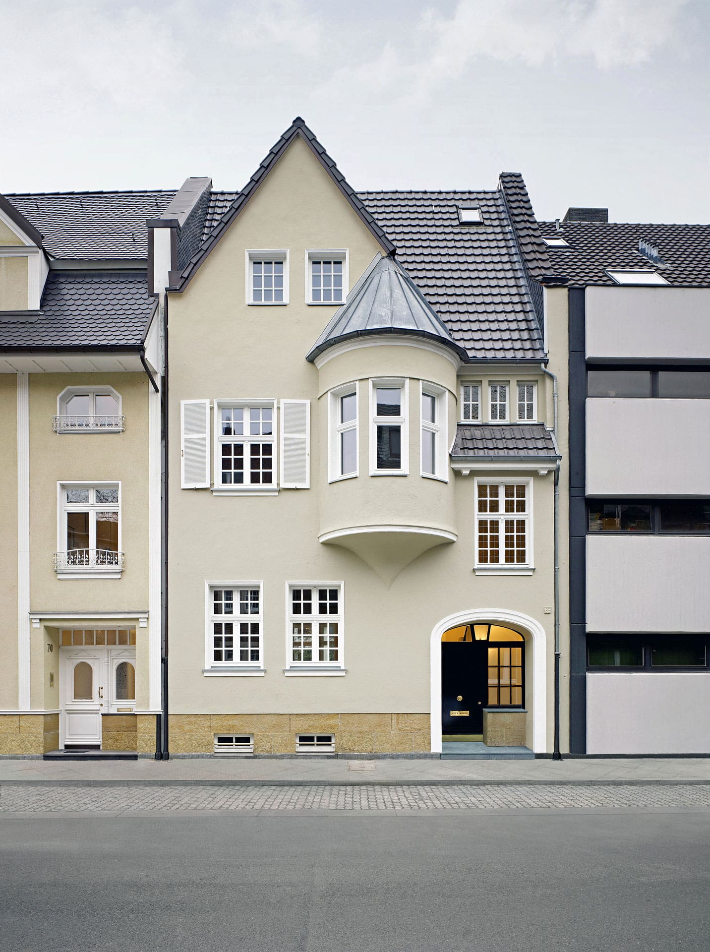 Dusseldorf-Oberkassel-Brendamourstr-Fassade