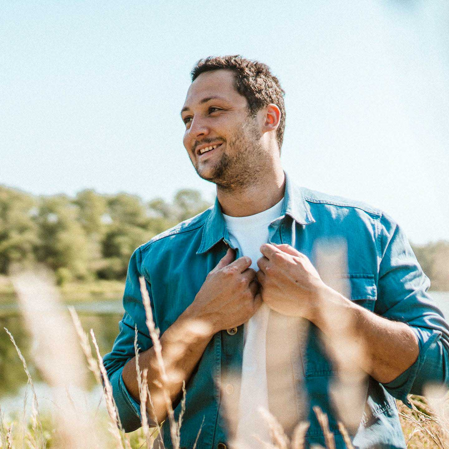 "Rêverie" : le nouveau single d’Antoine Chambe, entre groove et mélancolie californienne