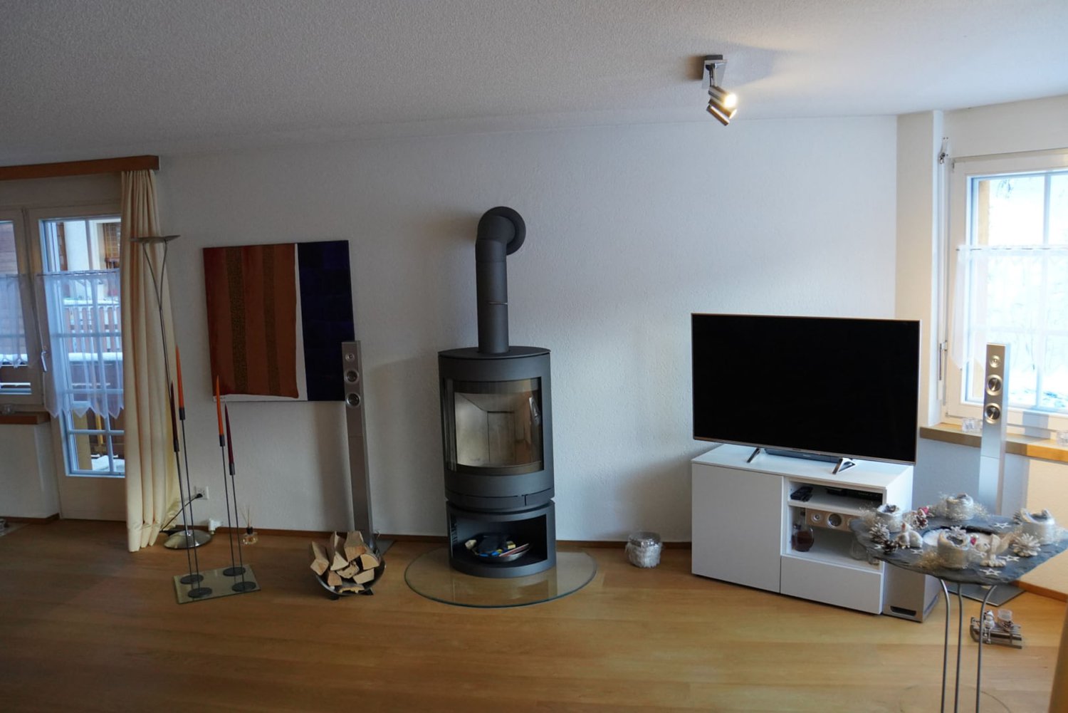 TV mit Ofen 3 Zimmer Wohnung, Haus Viera