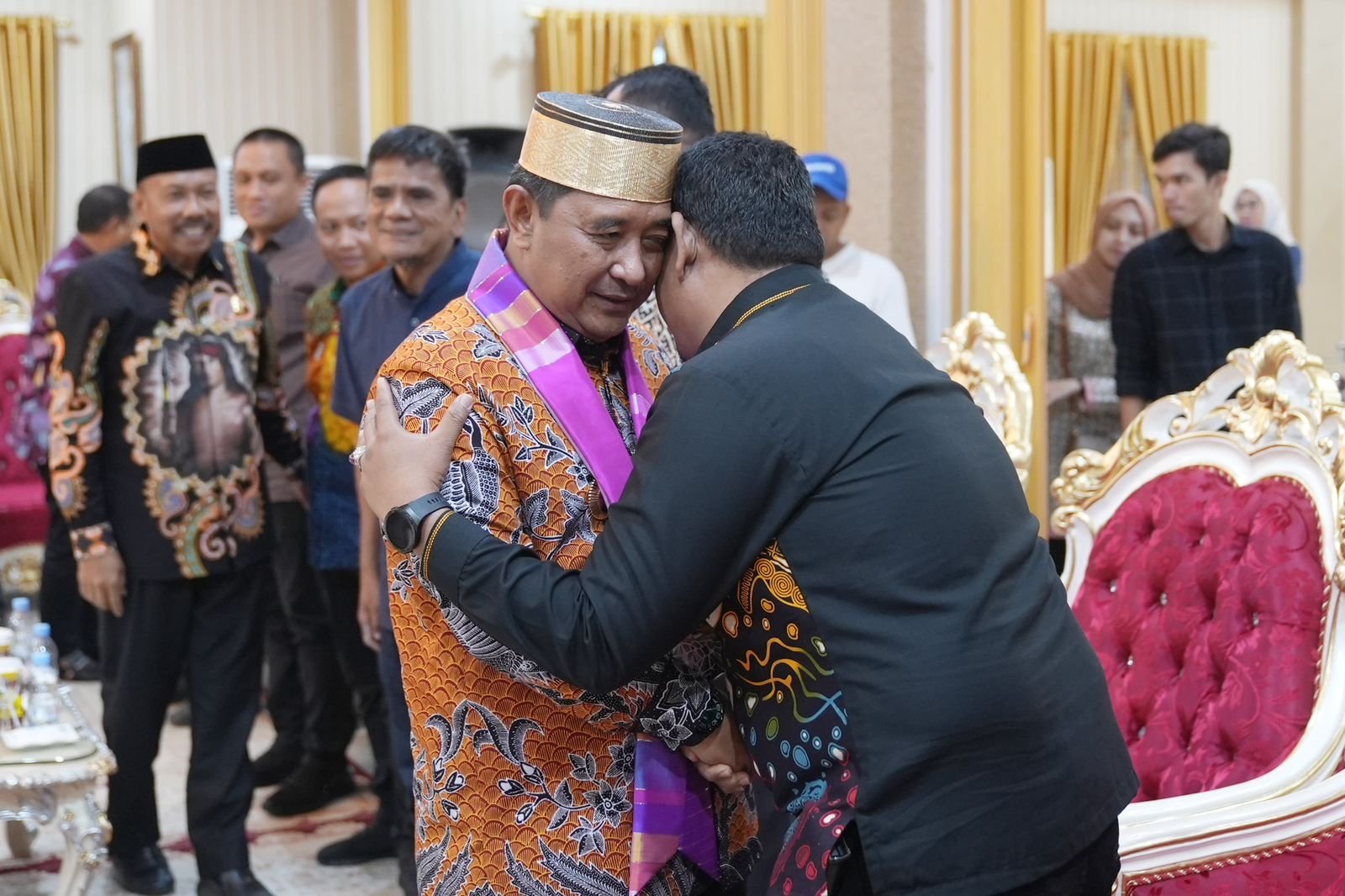 Pulang Kampung ke Bone, Pj Gubernur Sulsel Disambut Secara Adat