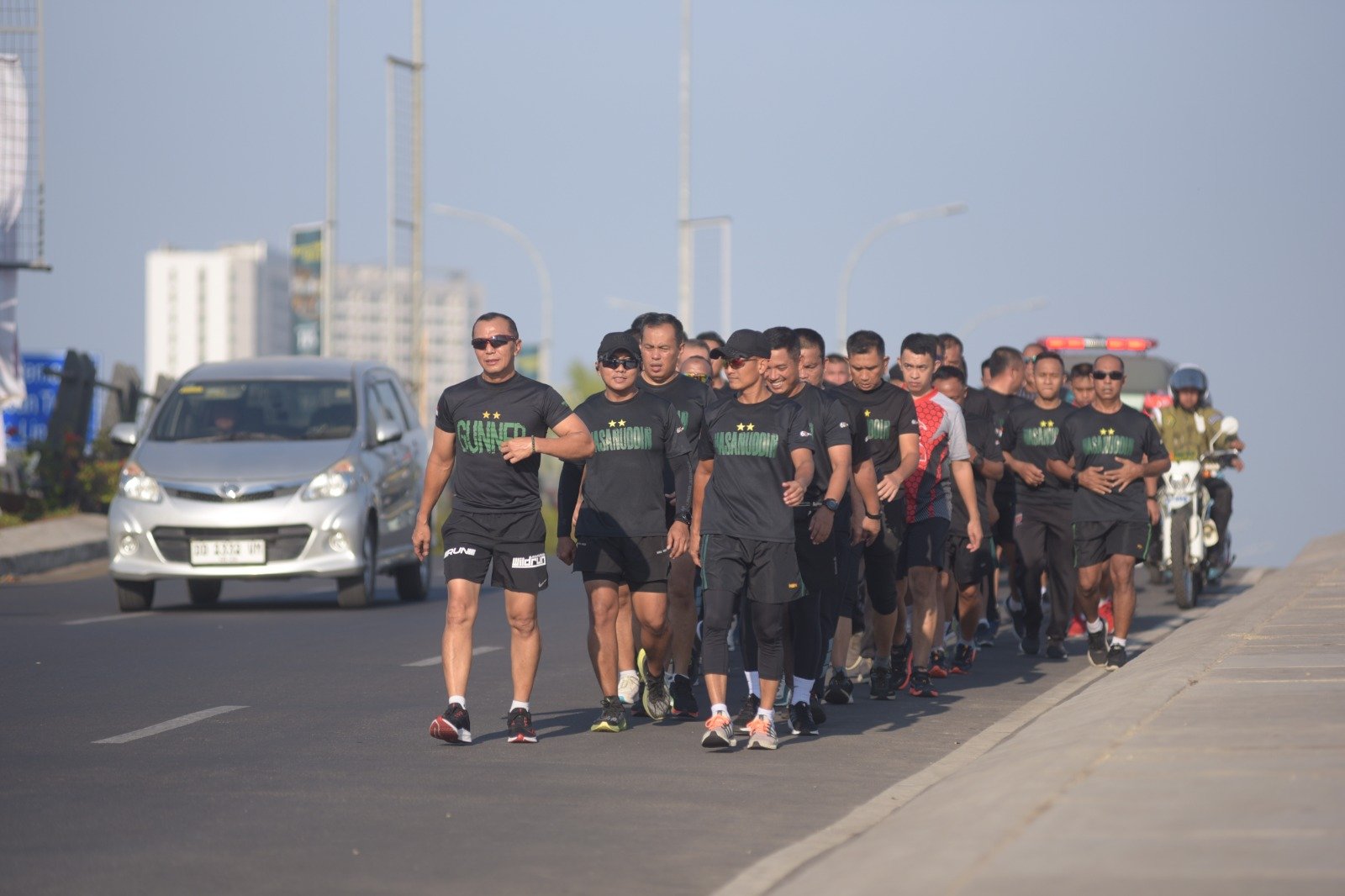 Pangdam XIV/Hsn Merefleksikan Pentingnya Hidup Sehat Kepada Prajurit dengan Berlari Gembira 