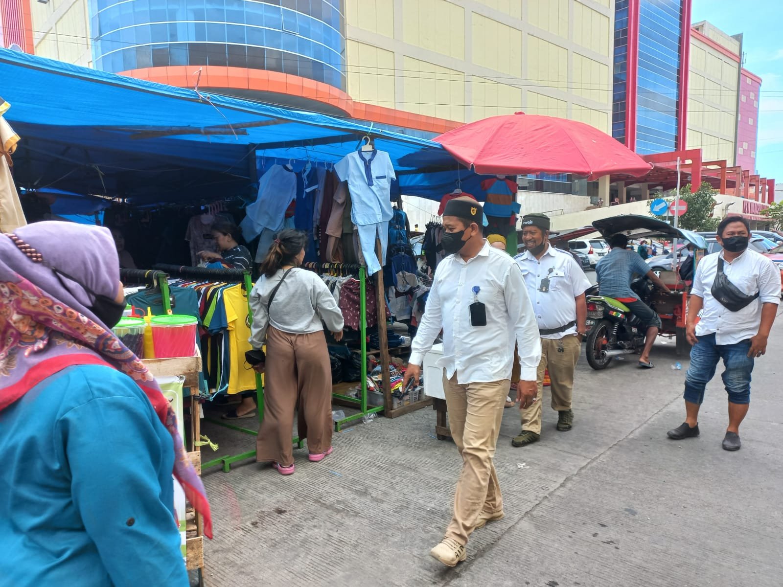 Jelang Idul Fitri Tim Ketertiban Perumda Pasar Makassar Lakukan Pengawasan