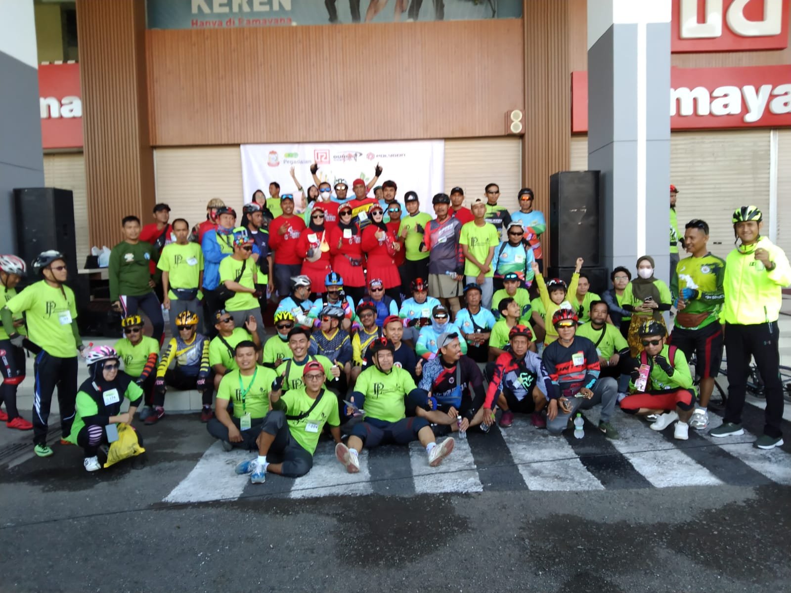 Ratusan Pasapeda di Makassar