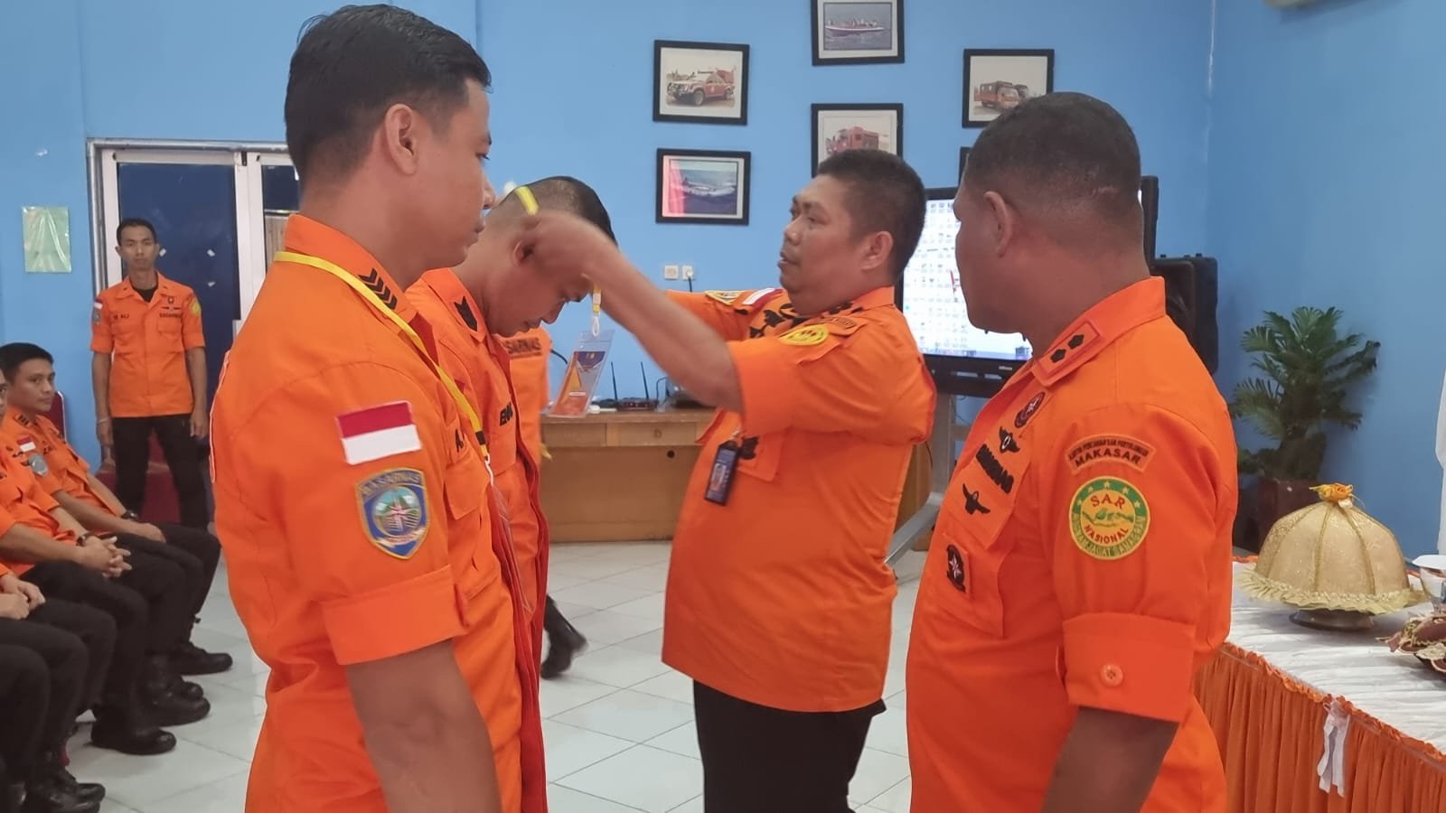 Basarnas Makassar Latihan Vehicle Accident Rescue