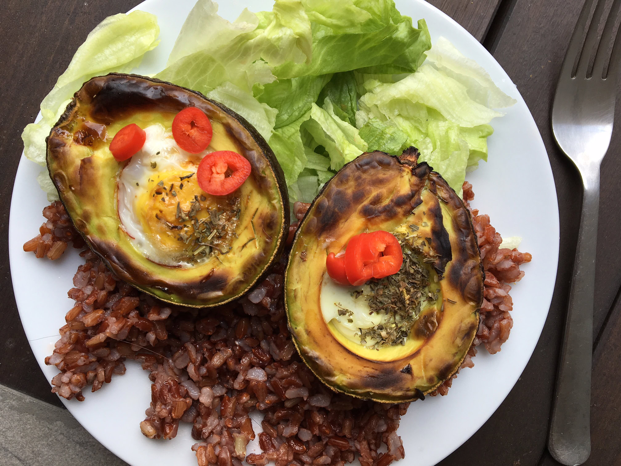 avocats farcis oeuf brunch petit dejeuner