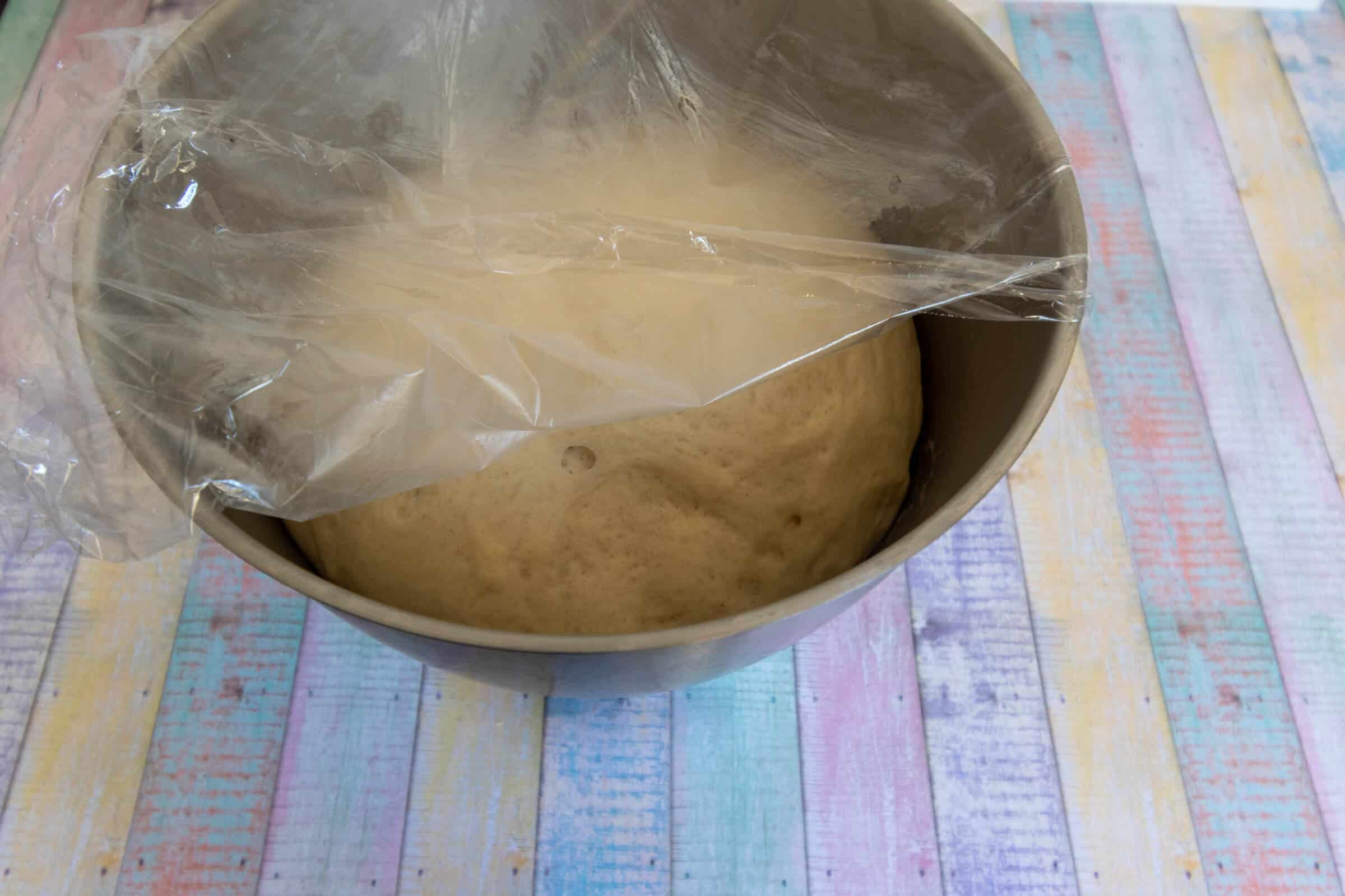 Plastic Wrap Or Wet Towel What's Best For Covering Dough?