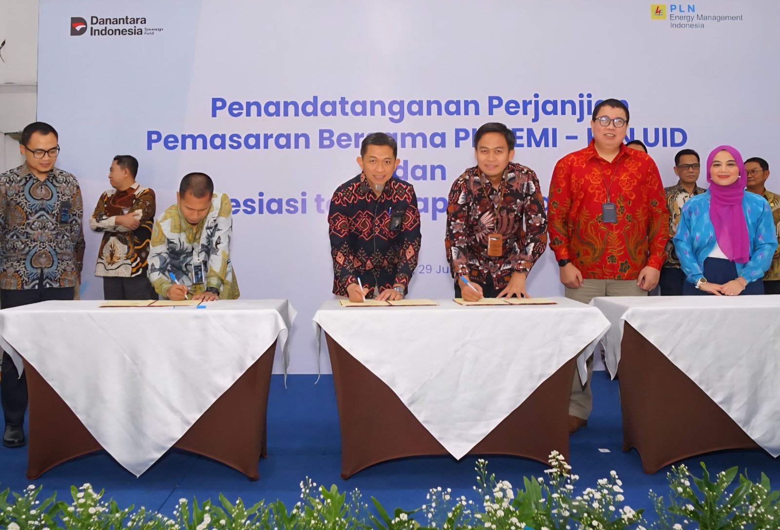 PLN UID Sulselrabar Teken Perjanjian Kerja Sama dengan PLN EMI