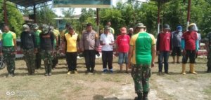 TNI-Polri Bereng Warga