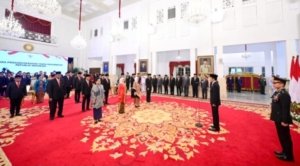 Presiden Jokowi Anugerahkan Tanda Kehormatan bagi 18 Tokoh