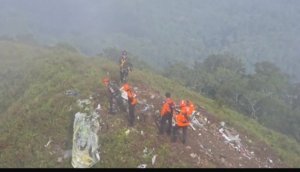BREAKING NEWS: Tim SAR Temukan Serpihan Pesawat di Wilayah Sulsel