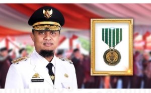 Produksi Beras Sulsel Tertinggi Nasional, Gubernur Sudirman Terima Satyalancana Wira Karya dari Presiden