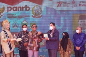 Mahfud MD Resmikan Mal