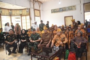 di Gedung Juang Sulteng