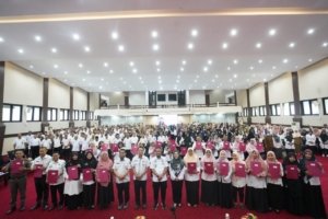 Gubernur Sulsel Serahkan SK Kenaikan Jabatan Fungsional 856 PNS, 84 Diantaranya Tenaga Kesehatan