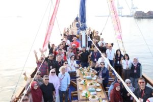 Walikota Makassar dan Arsitek se-ASEAN Nikmati Senja di Kapal Pinisi