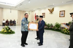 Gubernur Sulsel terima Penghargaan Adhikarya Nararya Pembangunan Pertanian