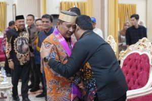 Pulang Kampung ke Bone, Pj Gubernur Sulsel Disambut Secara Adat