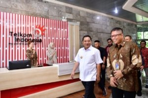 Pj Gubernur Sulsel Kunjungan ke Telkom, Dorong Peningkatan Layanan Telekomunikasi 