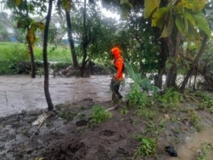 Basarnas Sulsel Cari Pemuda Yang Dikabarkan Terseret Banjir di Jeneponto