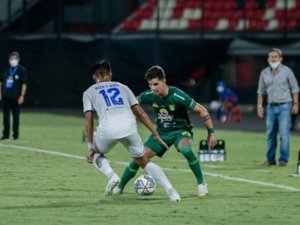 Liga 1 Persebaya Salip