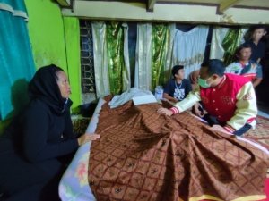 Gubernur Sulsel Melayat