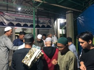 Berbuat Kebaikan, MAC Berbuka Puasa dan Sahur Bersama Jemaah Masjid Al Muttaqin Antang