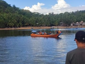 KLM Sumber Utama Dikabarkan Tenggelam, Lima abk Berhasil diselamatkan Perahu Nelayan