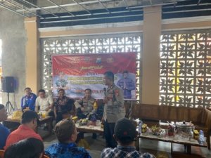 Program ‘Jum’at Curhat’ Polda Sulsel Ingatkan Warga Terkait Hoaks Di Medsos Pada Pemilu 2024