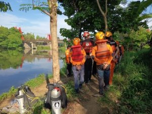 Seorang Pemuda Dikabarkan Hilang di Jembatan Kembar, Basarnas Lakukan Pencarian