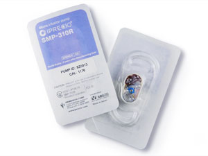 front and back of iPRECIO SMP-310R blister package with pump inside