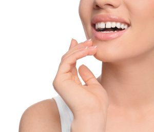ฟันห่าง ‘จัดฟัน’ หรือ ‘อุดฟัน’ ดีกว่ากัน Dental Life มีคำตอบ!