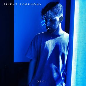Xixi dévoile Silent Symphony, un moment suspendu