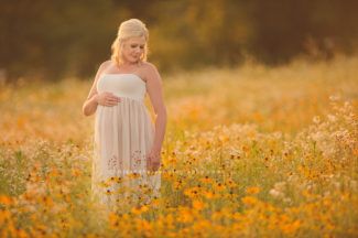 illinois iowa maternity photographer rockford il des moines iowa expecting mother pregnancy photography