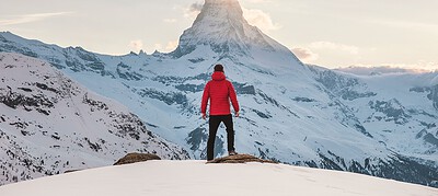 Person vor dem Matterhorn