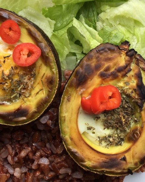 avocats farcis oeuf brunch petit dejeuner