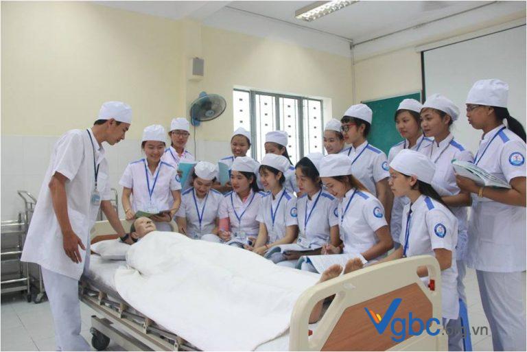 Ngành Điều dưỡng phù hợp với mọi đối tượng