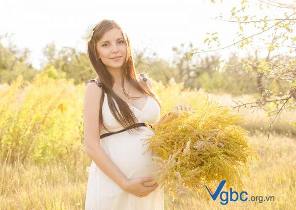 Bà bầu có nên tắm nắng không? Một số điều bà bầu cần biết khi tắm nắng
